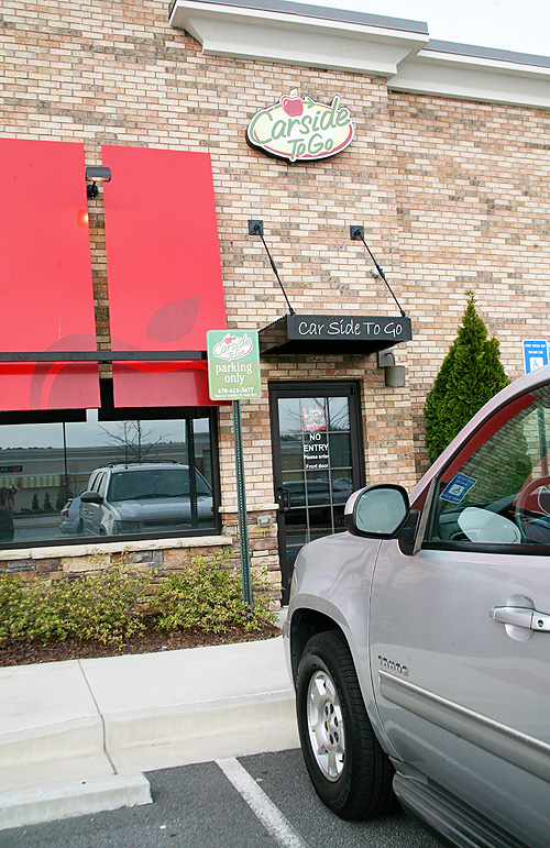 Win at mealtime with Applebee's Carside To Go
