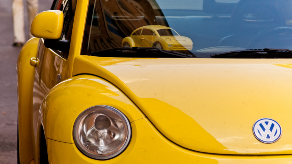 yellow Volkswagon beetle