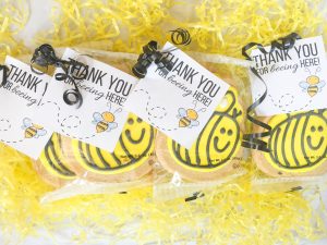 Bee cookie and free favor printable for a bee themed party