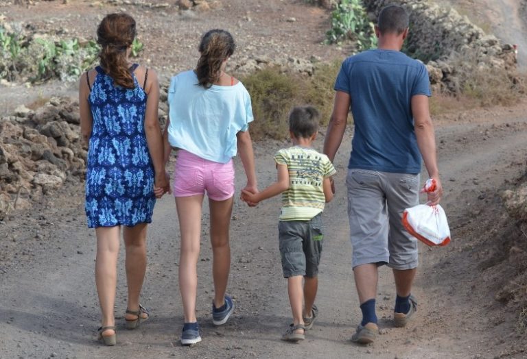 Teaching Kindness: The Ripple Effect - Savvy Sassy Moms