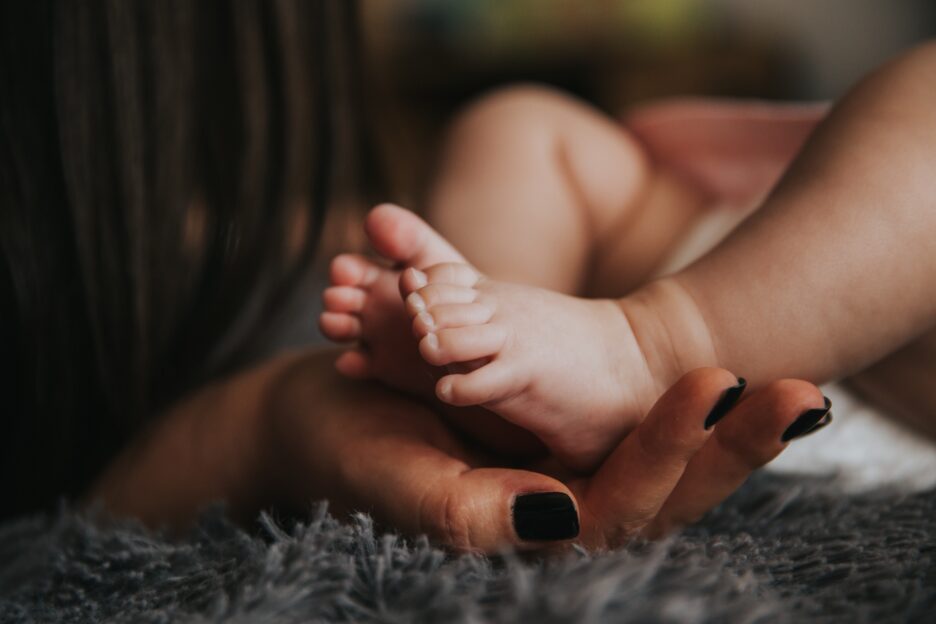 baby feet in moms hands